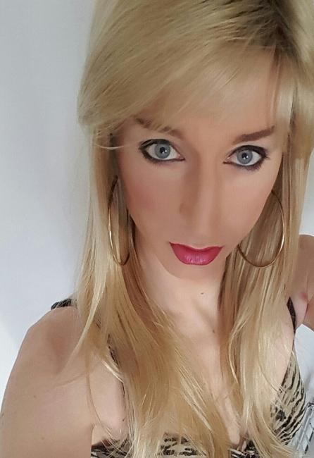 Trans blonde française vous attends